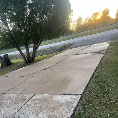 View Driveway Cleaning performed in Angleton, Texas